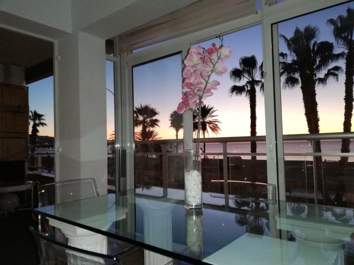 Apartamento Lujo Frente Al Mar Centro De Malaga Exterior photo